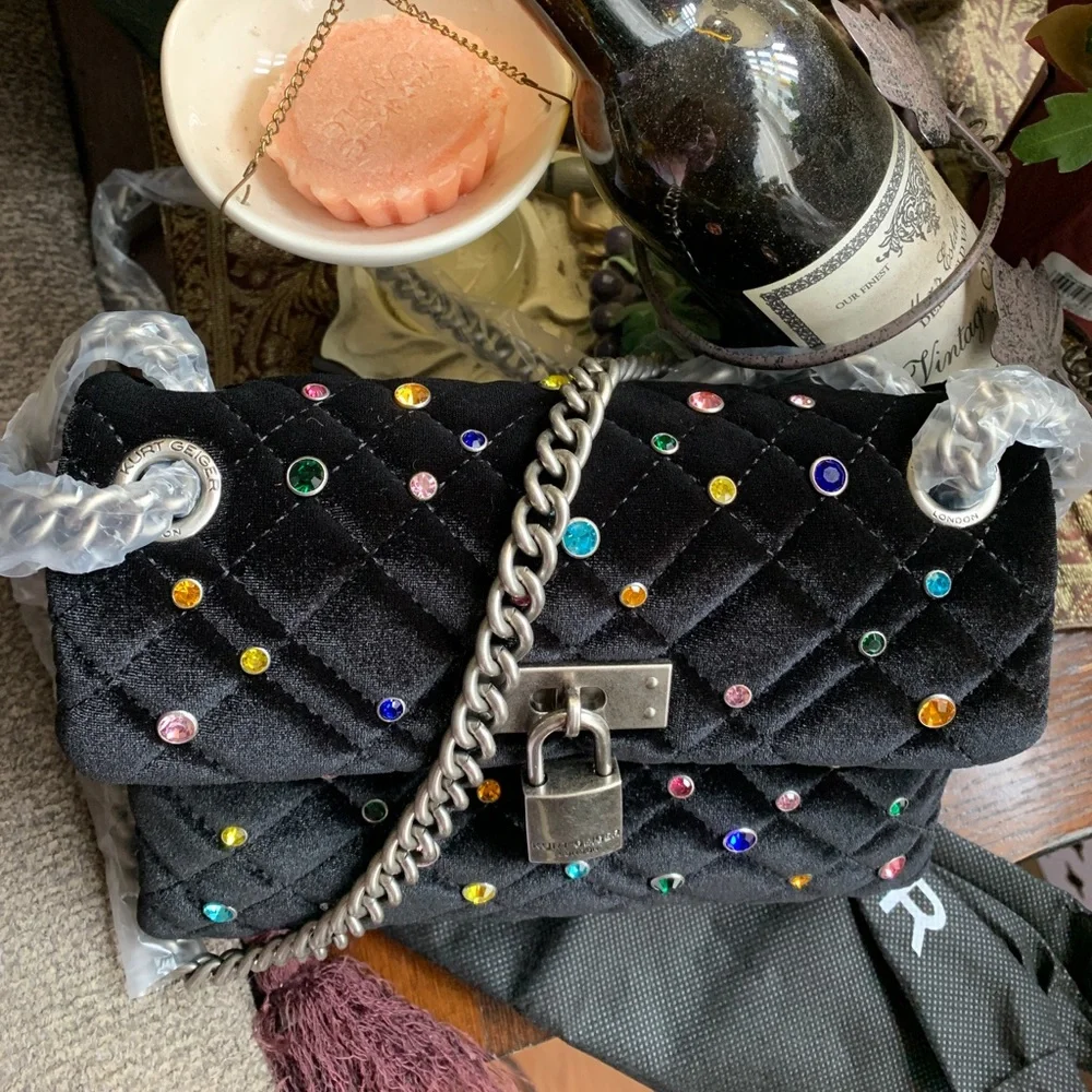 Authentic KURT GEIGER LONDON Velvet magnetic closure convertible Crosby/Shoulder - Picture 4 of 16